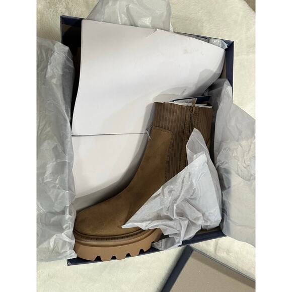 Universal Thread Women's Kyrie Chelsea Boots Size 11 Wide Tan Chunky Ankle Sock - Picture 10 of 13